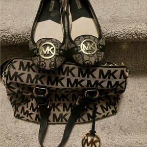Michael Kors Black & Tan handbag Logo Flats
